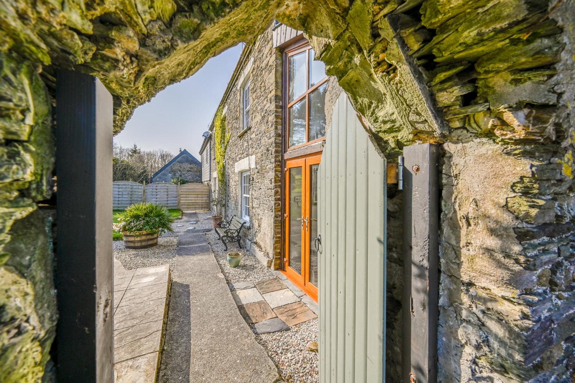 Polean Farm Cottages Looe Exteriör bild